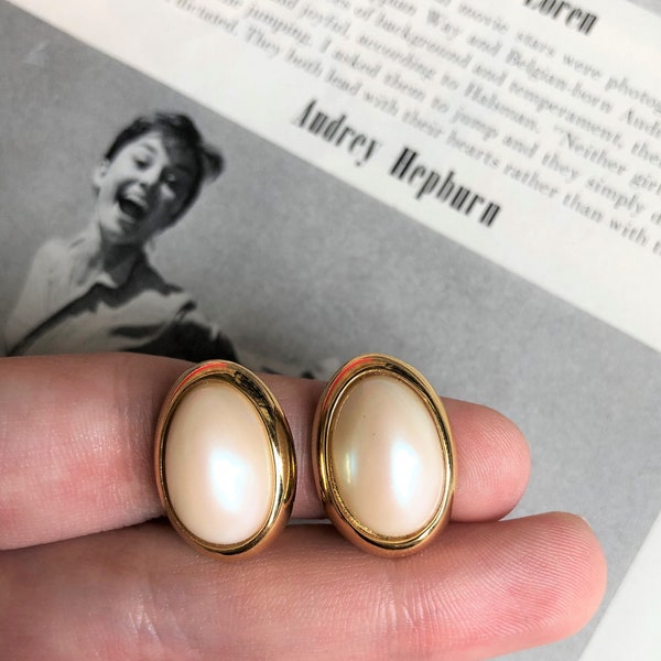 Beautiful Vintage Richelieu Pearl and Gold Clip On Round Earrings