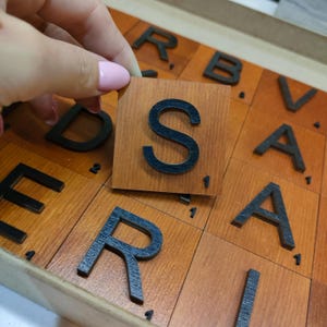 Aangepaste scrabblewandtegels: houten letterkunst van 2 x 2 inch, scrabbletegel