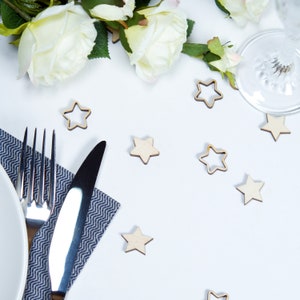 Plus de 50 pièces pack de confettis étoiles en bois, formes en bois d'étoiles, confettis de mariage, confettis biodégradables, décorations de table, confettis étoiles en bois