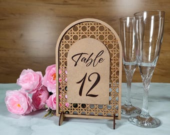 Numéros de table en rotin, numéros de table en arche en rotin, plaque de table de mariage parfaite pour un mariage tropical, thème de mariage de plage
