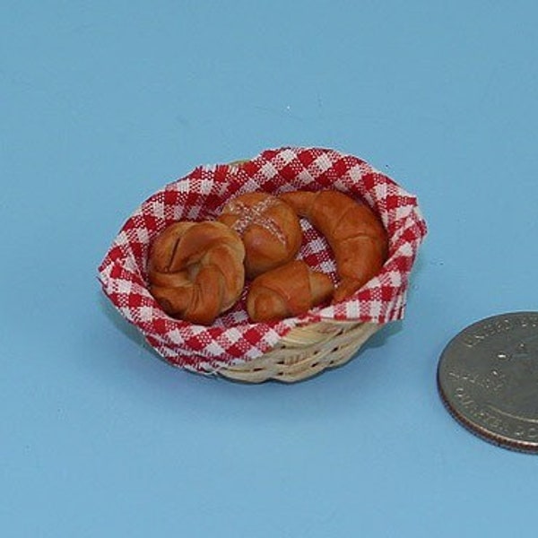 1:12 Scale Dollhouse Miniature Wicker Basket filled with Baked Bread Rolls #WCFD114