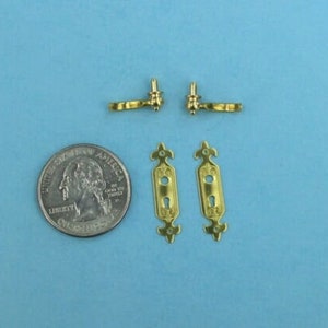 Dollhouse Miniature Pair of 2 Lever Style Doorknobs with Back Plates