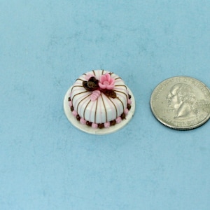 Dollhouse Miniature Beautifully Decorated Bakery Cake with Pink & Brown Roses