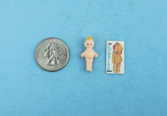 Dollhouse Miniature//Fairy Garden Miniature Skull with Melted Candle Pick #G17518