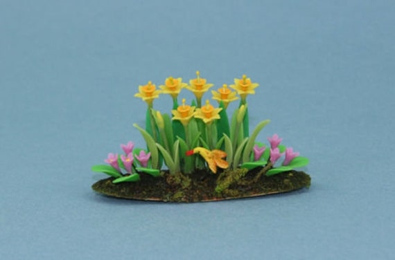 Miniature Dollhouse FAIRY GARDEN Accessories ~ Pink Daffodils w Blue /& White Pot