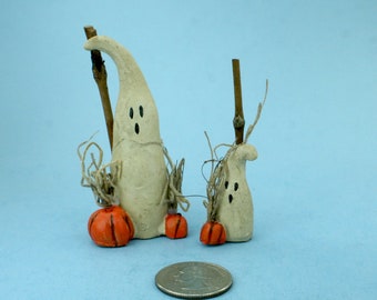 Pair of 2 Different Sized Miniature Halloween Ghosts Dollhouse Porch Ghouls #CG13089