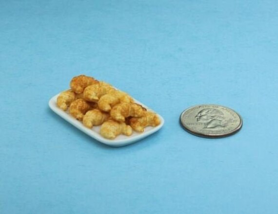 FABULOUS Package of 6 Dollhouse Miniature Baked Croissants 1:12 Scale #BL37 FABULOUS Package of 6 Dollhouse Miniature Baked Croissants 1:12 Scale #BL37