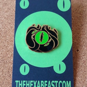 Pin de esmalte duro de 1" con forma de ojo de tentáculo