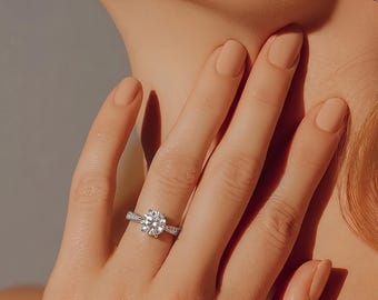 Vintage Estate CZ Ring – Round Cut Cubic Zirconia Classic Engagement Ring, Preowned Solitaire, Antique Style Heirloom Jewelry SZ 8