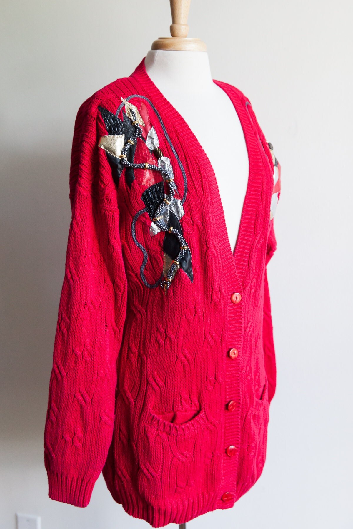 世界的に 1980s Cardigan, Leather and Knit Cable Vintage 80s Cable Red カーディガン