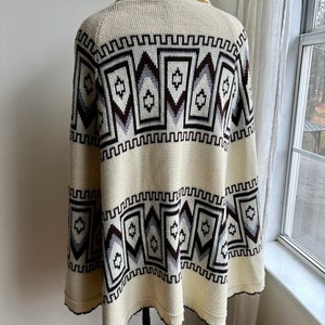 vintage Cowichan poncho, 1970s 70s ivory Cowichan poncho/cape, vintage boho hippie poncho, Med/large image 4