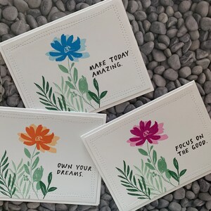 Conjunto de 3 cartões de incentivo floral. Conjunto artesanal de 3 cartões de incentivo. Conjunto de 3 cartões de incentivo em relevo preto.