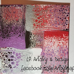 Puede incluir: Pintura abstracta sobre lienzo con un diseño multicolor que presenta rojo, morado, negro, blanco y plateado. La pintura está dividida en secciones con un patrón diferente en cada sección. La pintura está firmada "LP Artistry & Design facebook.com/ArtbyLsep".