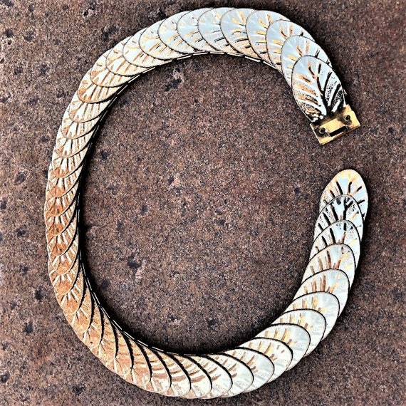 Vintage Scalloped Gold Tone Metal Stretch  Belt - image 2