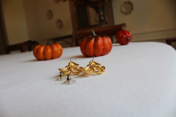 Vintage Napier Pearl and Gold Bow Earrings - image 4