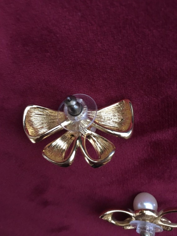 Vintage Napier Pearl and Gold Bow Earrings - image 5