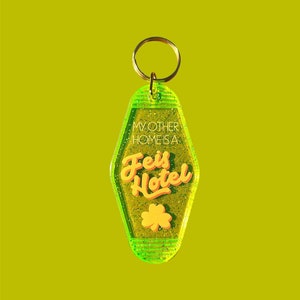 フェイスホテルキーホルダー：半透明のキラキラグリーンのモーテルスタイル