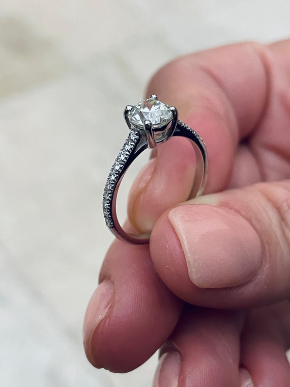 1.75 Carats Round Diamond Engagement Ring With East West Side