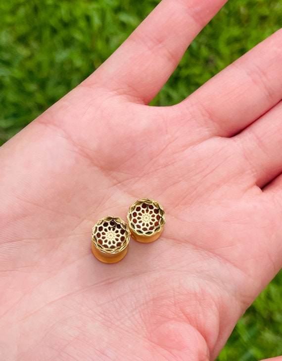 Flower Double Flared 14k Solid Gold Tunnel Ear Gauges Flesh