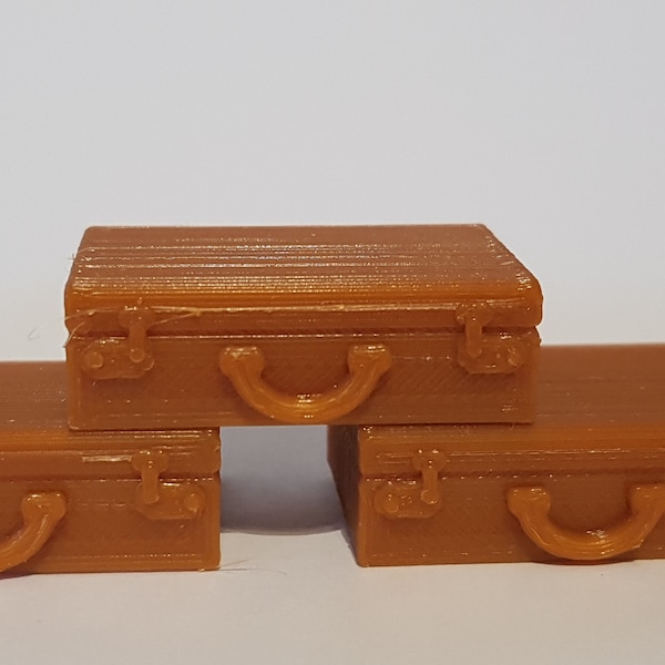 1920s Style Suitcase with latches 1-24th scale 29mm x 20.75mm x 9mm. 3D printed PLA, painted and unpainted options.