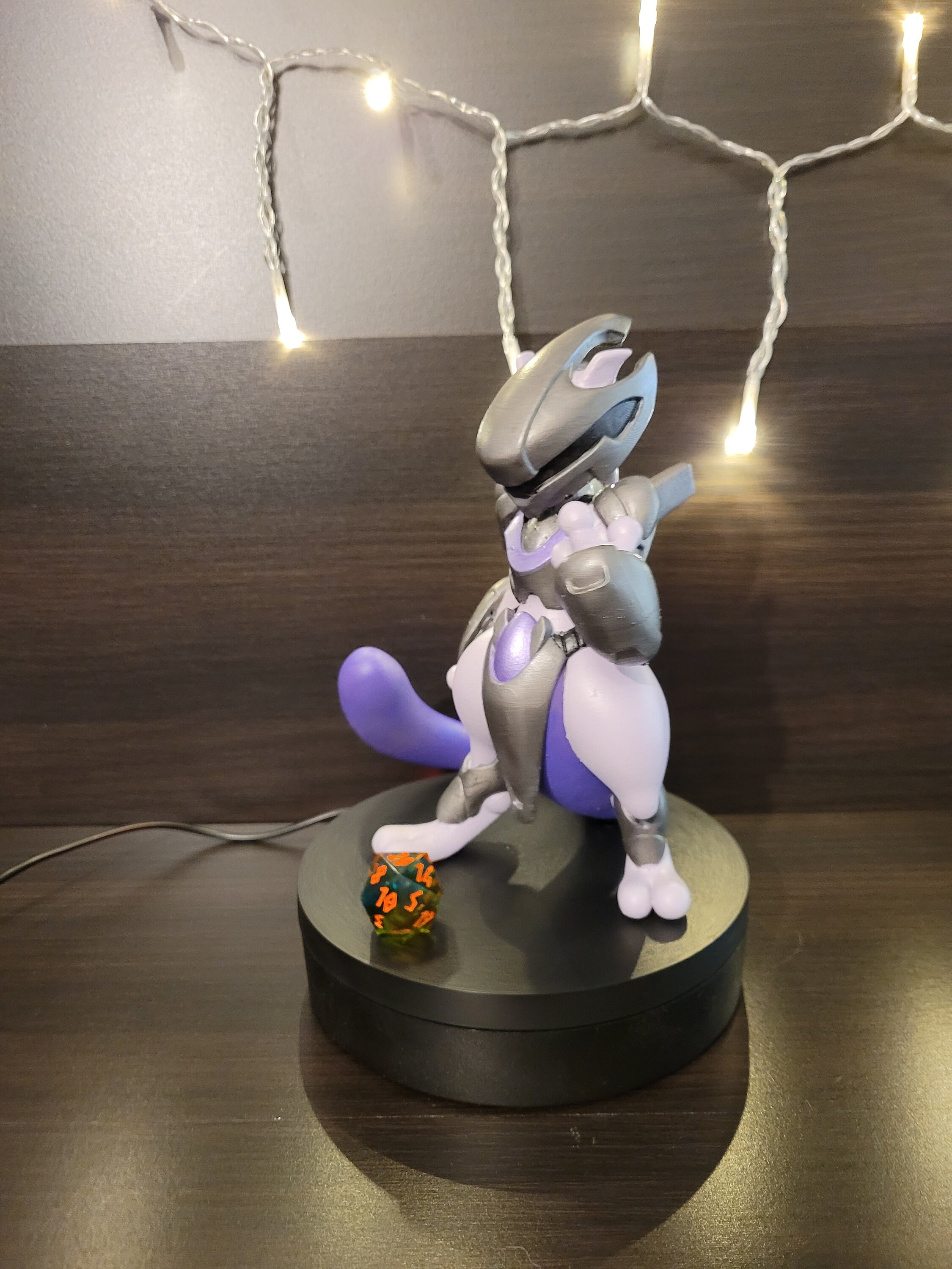 Mewtwo Figure With and With Out Helmet 