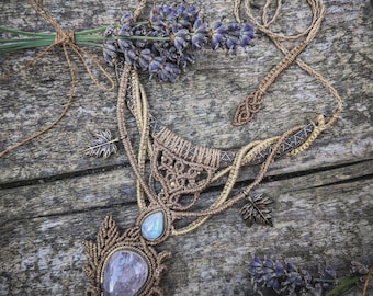 Collar terroso de cuarzo rosa y piedra lunar