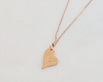 Oro Rosa Relleno Delicado Collar Corazón Collar Inicial Joyería Personalizada Collar Personalizado Collar Estampado a Mano Collar Corazón SolaJewelryCO