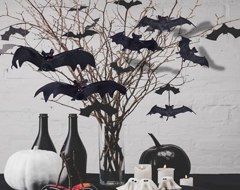 Halloween Hanging Scary Bats,12pc Halloween Decorations Realistic Hanging Vampire Bats Wall Decor with 5 Size for Halloween Party Decoration