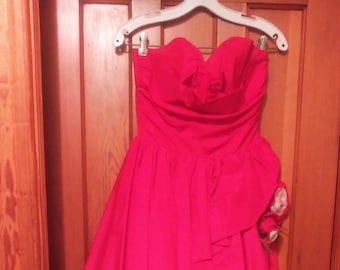 A Vintage' Very Nice 1960's "Fire Engine Red" Taffeta Tiered Strapless Flared Floor Length Prom/Ball Gown w Tulle & Roses_ SZ~Small~Estate