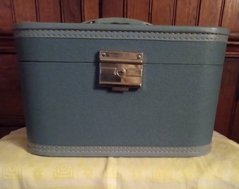 Vintage "VACATIONAR" Blue Train Case/Make Up Case 13.5"x8"x8.5"~No Key