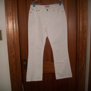 Calça jeans feminina branca Lee Riders com corte regular tamanho 12P real 34&quot; x 29&quot; 10&quot; ascensão