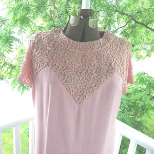 Vintage Ladies 100% Linen Lined Shift Pink Short Plus Size Sleeve Dress w Pink Lace Bodice SZ 22 1/2