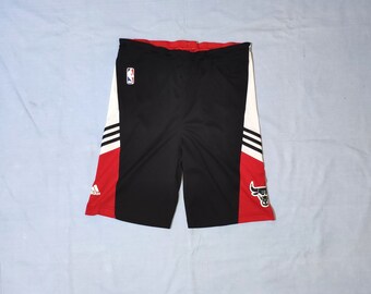Chicago Bulls NBA-Basketballshorts, hergestellt von Adidas Trefoil, Größe 11–12 Jahre, Schwarz/Rot/Weiß