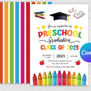 Puede incluir: Una invitaci&oacute;n colorida para una ceremonia de graduaci&oacute;n de preescolar. La invitaci&oacute;n presenta un gorro de graduaci&oacute;n, crayones y manzanas. El texto dice "Est&aacute;s invitado a nuestra Graduaci&oacute;n de preescolar Clase de 2023" con la fecha y hora del evento.