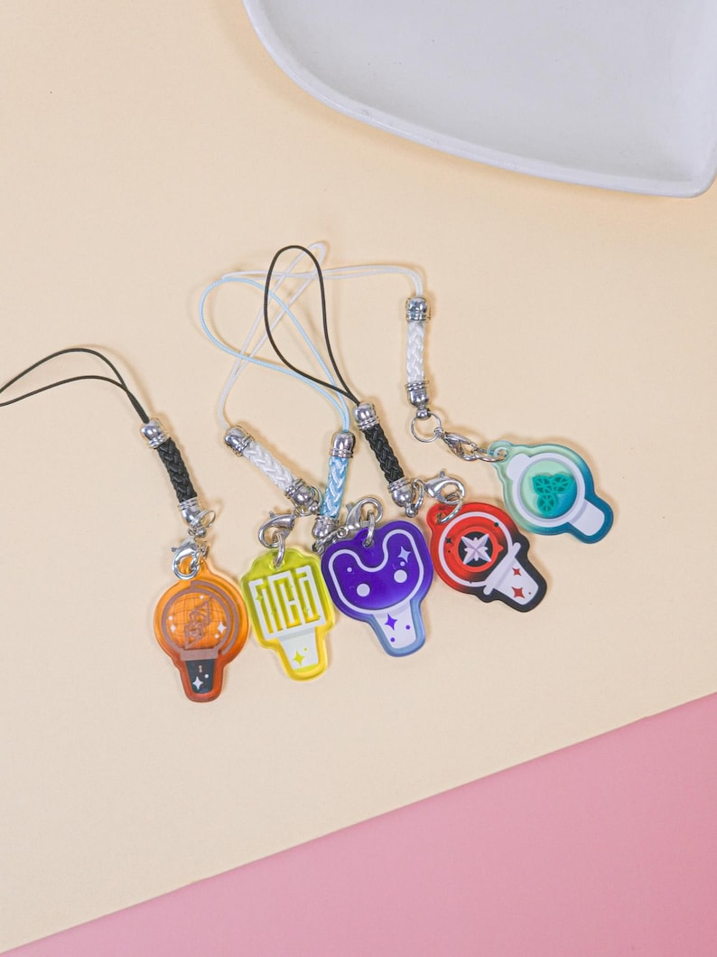 Llavero acrílico mini con barra de luz Kpop imagen 4