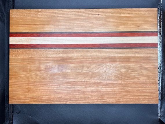 The Lincoln edge grain cutting board made from Cherry, Maple, Padauk, and Walnut Hardwood
