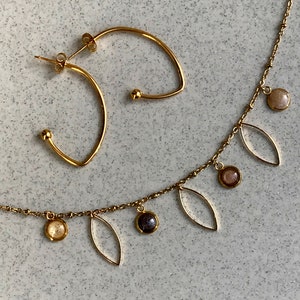 Sieradenset met handgemaakte plaatketting & oorbellen gemaakt van roestvrij staal in goud/ ketting met delicate hangers/ boho sieraden/ roestvrij staal