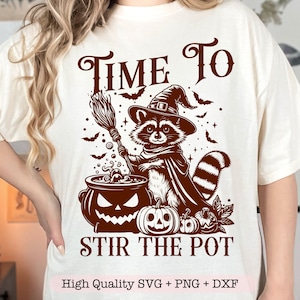 Il est temps de remuer le pot SVG PNG, svg de raton laveur sauvage, raton laveur Brewing svg, svg tendance Halloween, Halloween raton laveur chemise svg