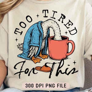Trop fatigué pour ce PNG, Funny Goose Coffee Design png, Snarky Morning Humour Sassy Goose png, Sublimation tendance amateur de caféine rétro