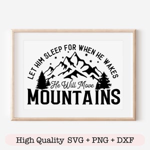 Puede incluir: Diseño gráfico en blanco y negro con una cordillera, árboles y estrellas. El texto dice "Déjalo dormir porque cuando se despierte moverá montañas".