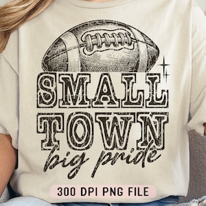 Petite ville grande fierté PNG, Vibes de football png, saison de football png png, maillot de football tendance png, design rétro par sublimation
