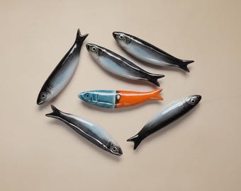 Zestaw 6 ręcznie robionych portugalskich sardynek ceramicznych, dekoracja ścienna „Be Unique”, ryba z portugalskiej ceramiki, prezent dla miłośników ryb, dekoracja do domu