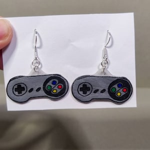 Retro SNES Controller Ohrringe, Dangly Super Nintendo Gamer Schmuck