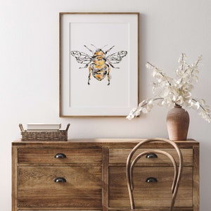 Honeybee Fine Art Print regalo de arte de acuarela para ella él decoración de pared de cumpleaños de Navidad imagen 4