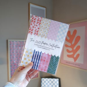 Das Papierpaket 2025 – 50 Blatt A5-Scrapbook-Papier | Papierwildblumen