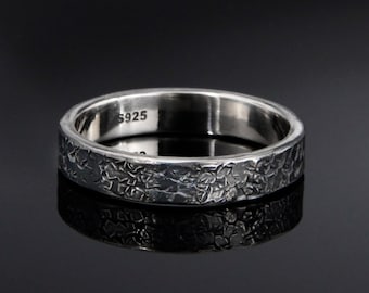 Anillo de compromiso rústico personalizado con textura única, anillo forjado a mano para boda vikinga, anillo de promesa para ella