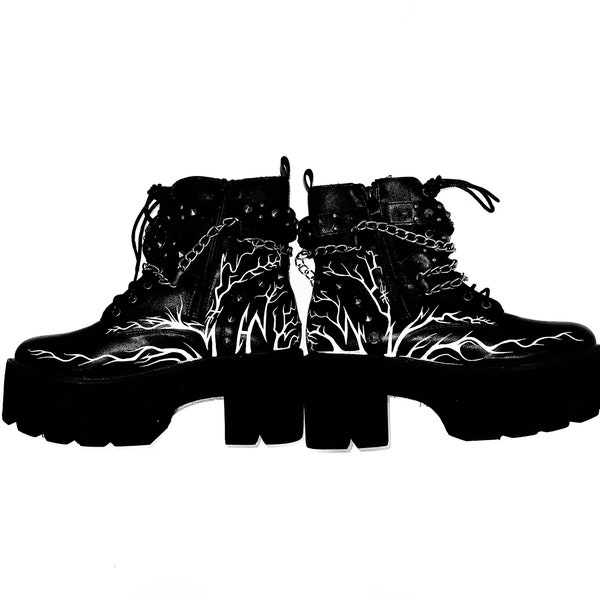 hand painted thorn abstract chain boots black