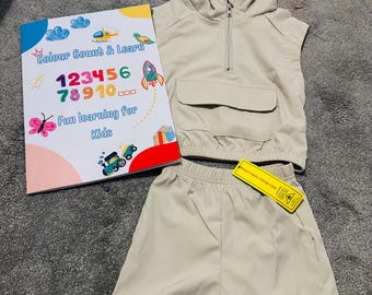 Conjunto de roupa para bebê com blusa de capuz e shorts + livro de colorir infantil