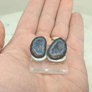 Kleurrijk sprankelend 0,75" hoog geslepen gepolijst Mexicaans tabasco-kwartsgeodepaar