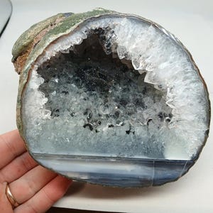 Classic 5.70&quot; Cut Polished Brazilian Agate Quartz Geode Half with Calcite, Goethite, 5.25 Pounds